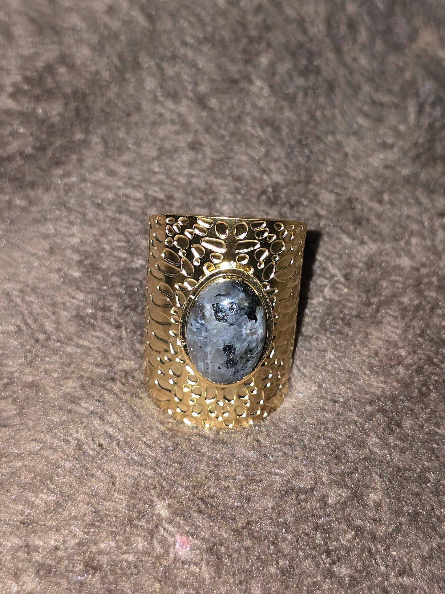 Bague avec pierre