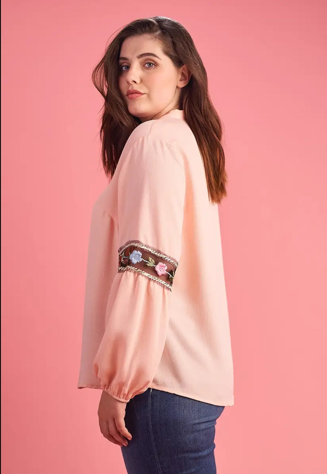 Blouse rose avec broderie