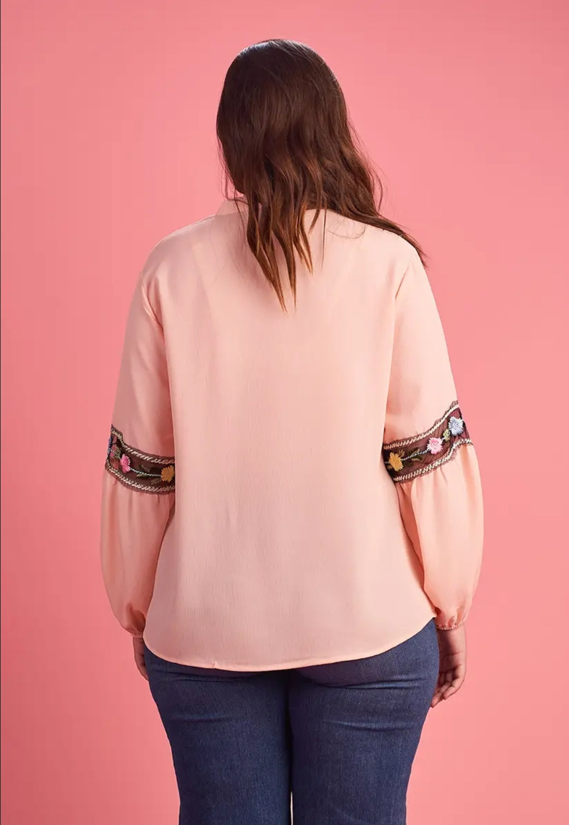 Blouse rose avec broderie