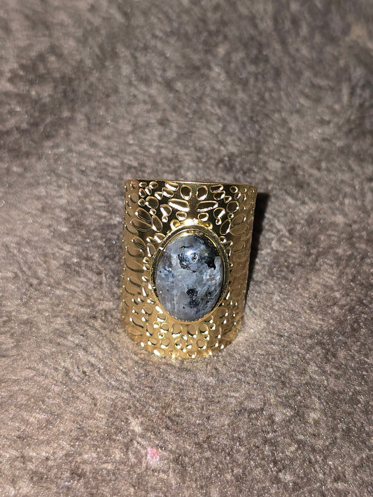 Bague avec pierre